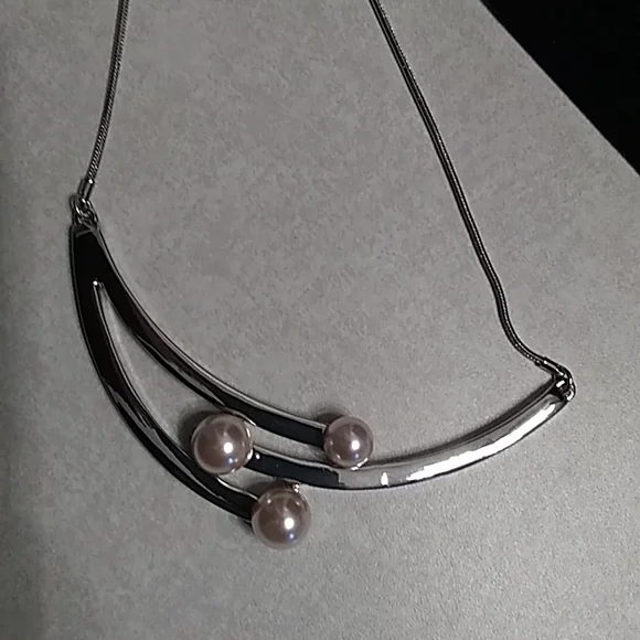 Chicos faux pink pearl and silver necklace. - Picture 3 of 12